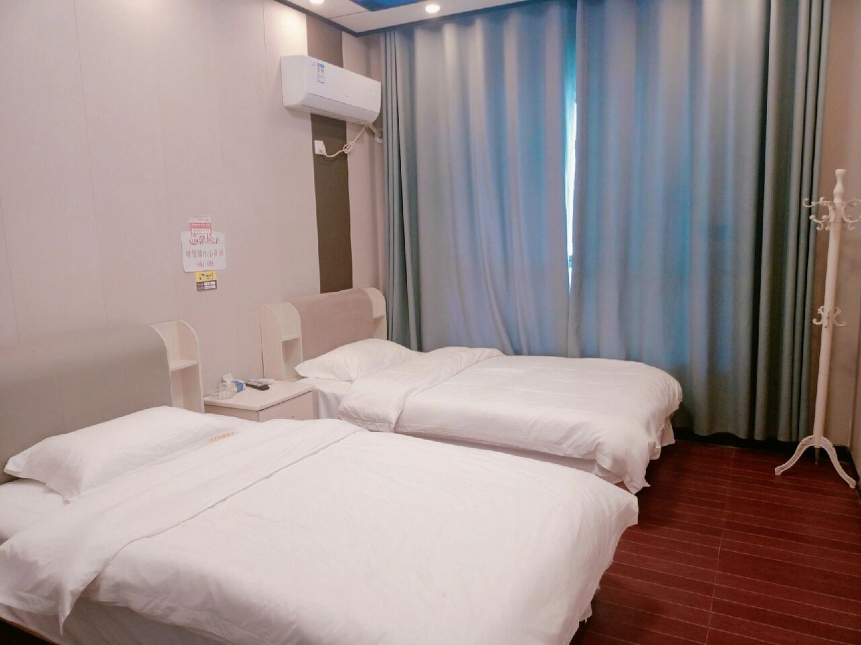 宾馆住宿 一家小县城的宾馆住宿,简简单单落落大方,为四面八方的游客