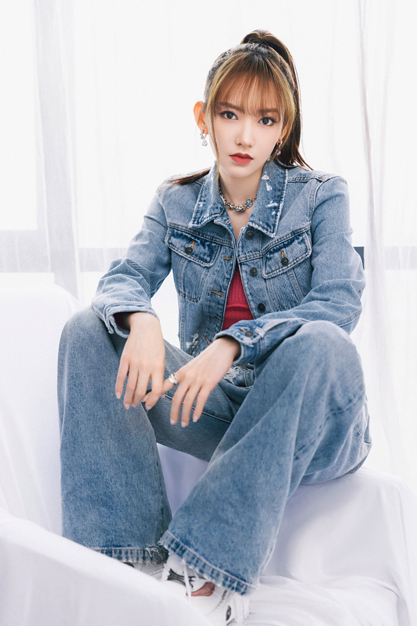 程潇牛仔穿搭,又酷又美