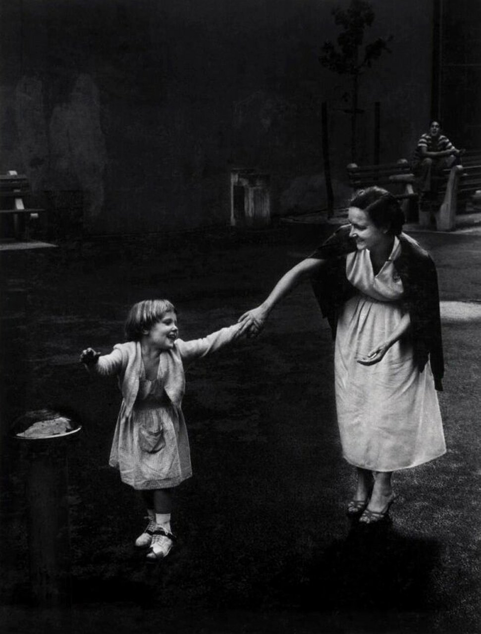 决定性瞬间赏析 尤金·史密斯 1 他被认为是当代新闻摄影的大师.