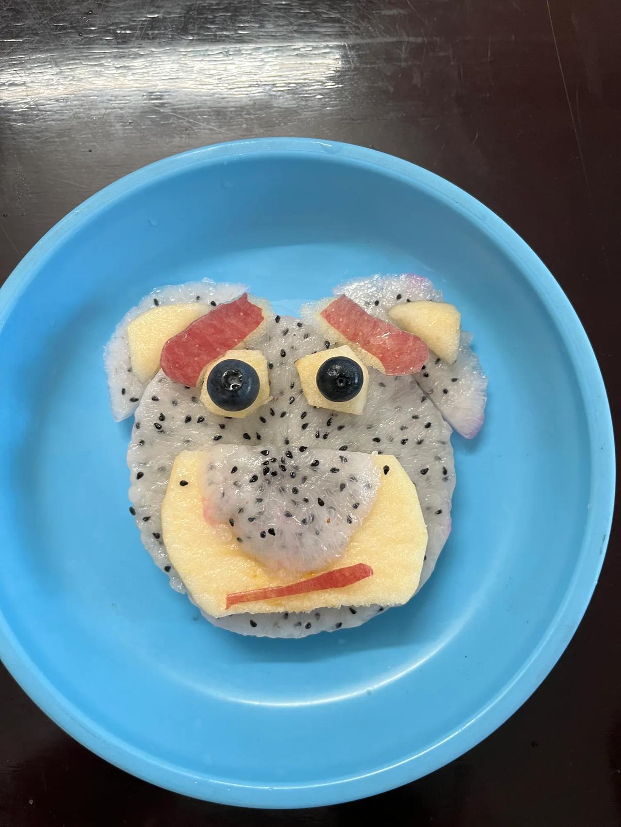 据闻是暑假作业,做完要用英文介绍一次,这种老师深得孩子和家长喜欢!