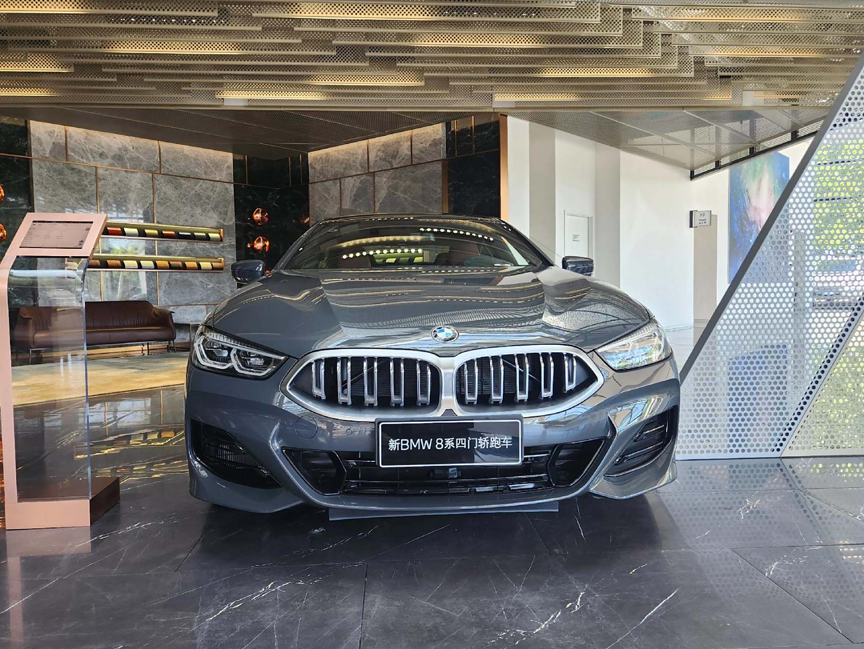 宝马 840i 四门  碧玺灰.