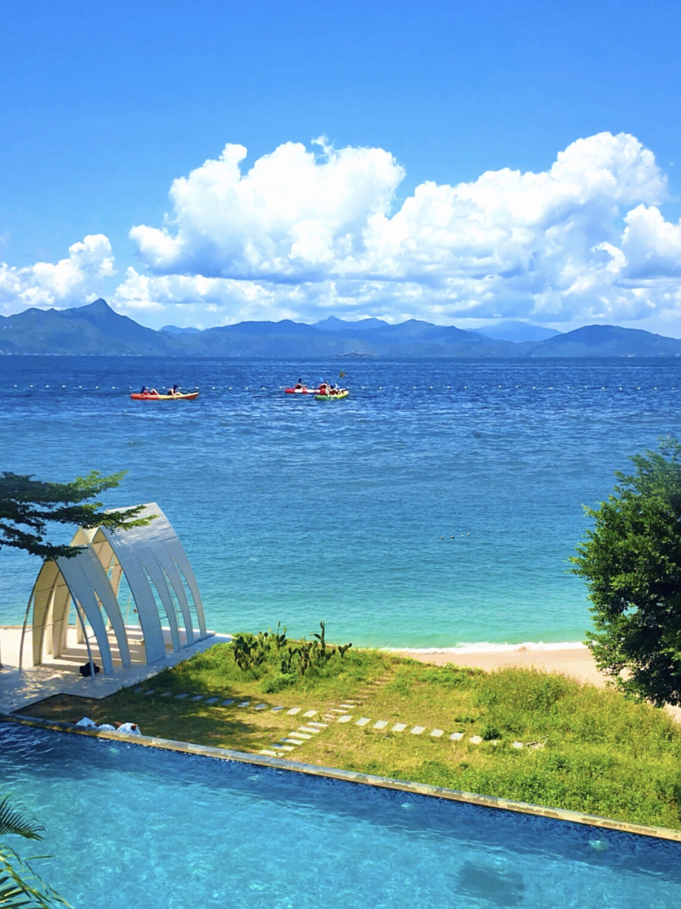 不!这是深圳免费海滩柚柑湾.