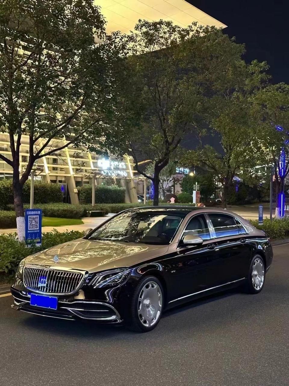 迈巴赫顶配s680双调典藏, 20年,原版原漆,原厂双色,配置拉满, 当年加