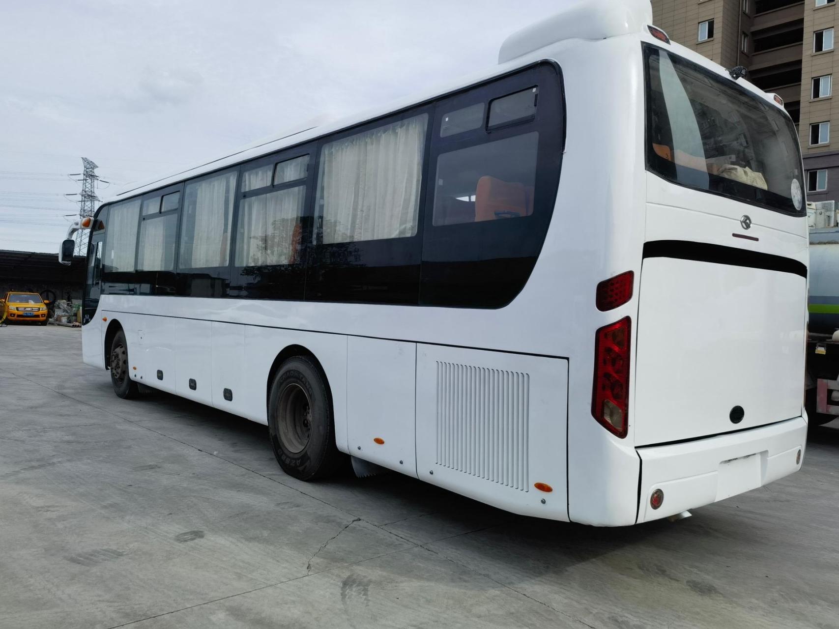 金龙50座客车 国四非营运高配.
