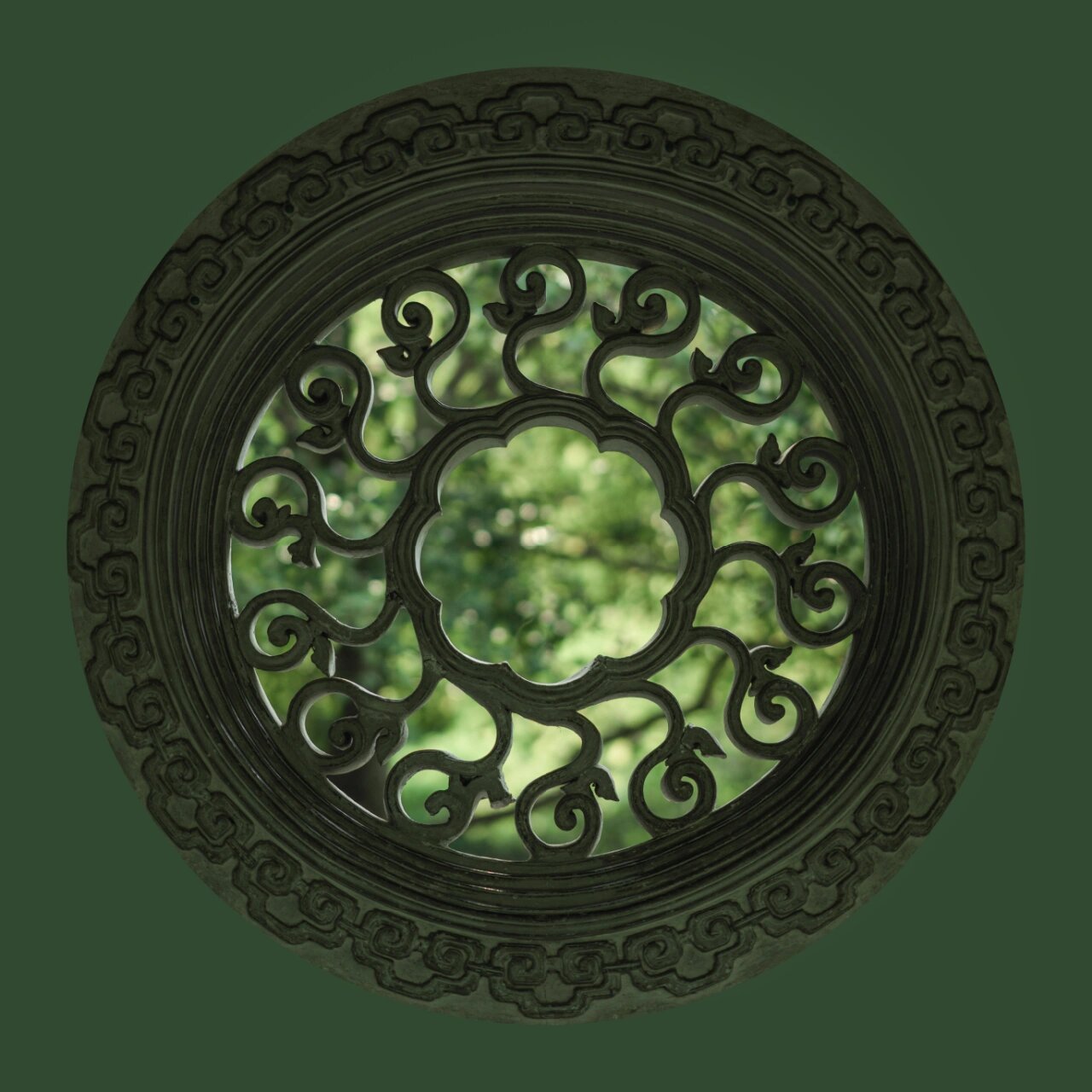 花窗之美是穿越流年的惊艳 很喜欢苏州园林的窗棂,镂空雕花虚实结合