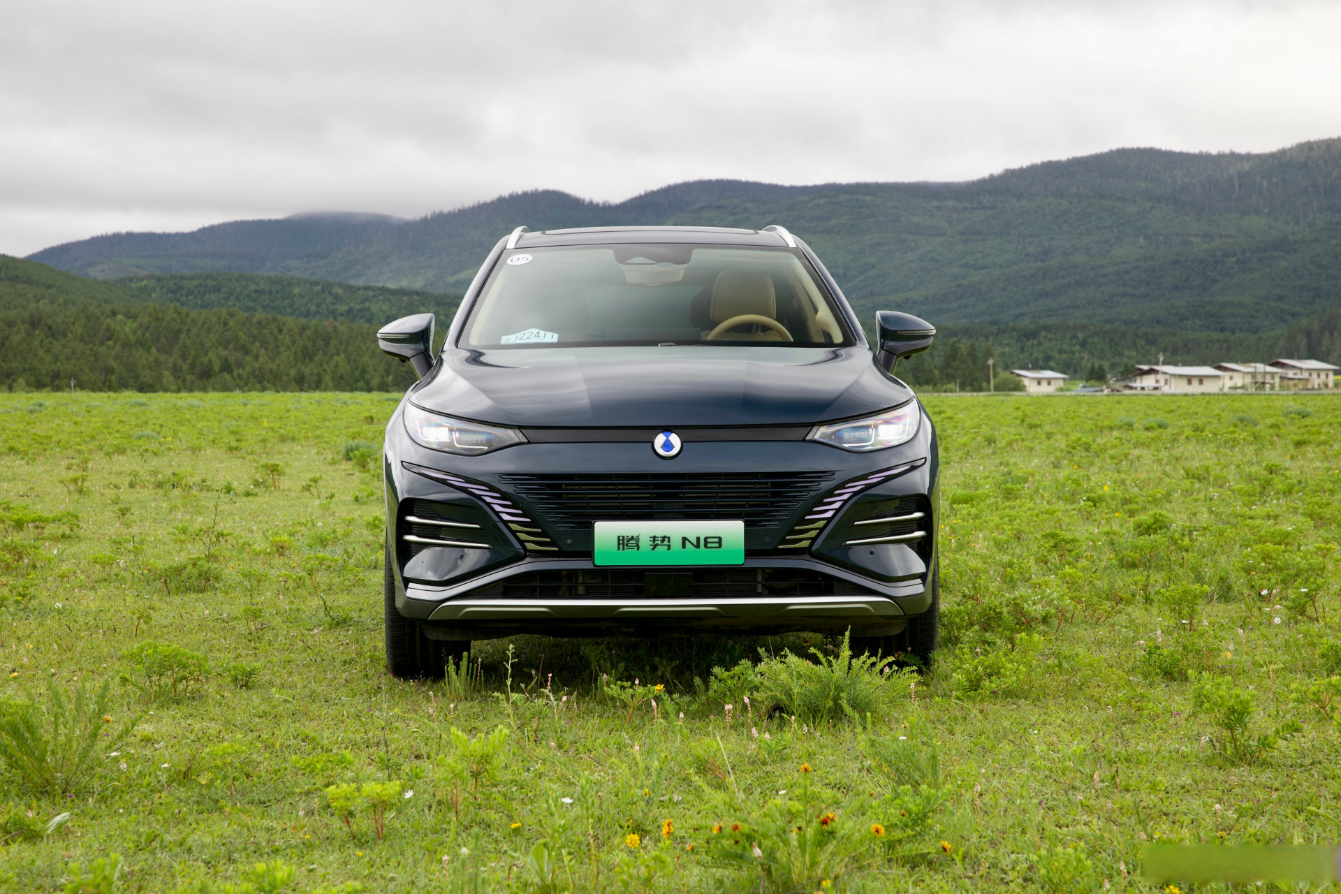 8月3日,腾势汽车销售事业部总经理赵长江在媒体沟通会上爆料,n8的