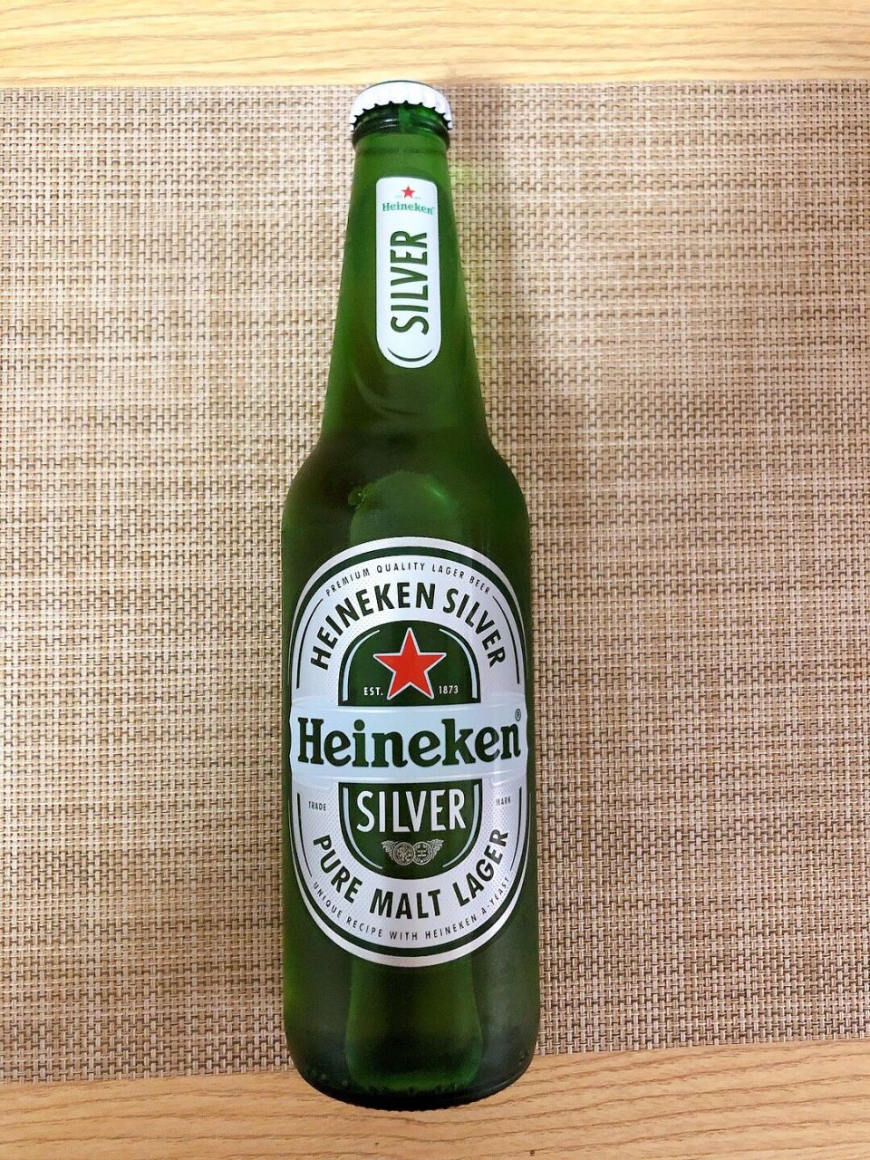 喜力·星银,大口干就完事了 90在一众工业啤酒大绿棒中喜力算是个优