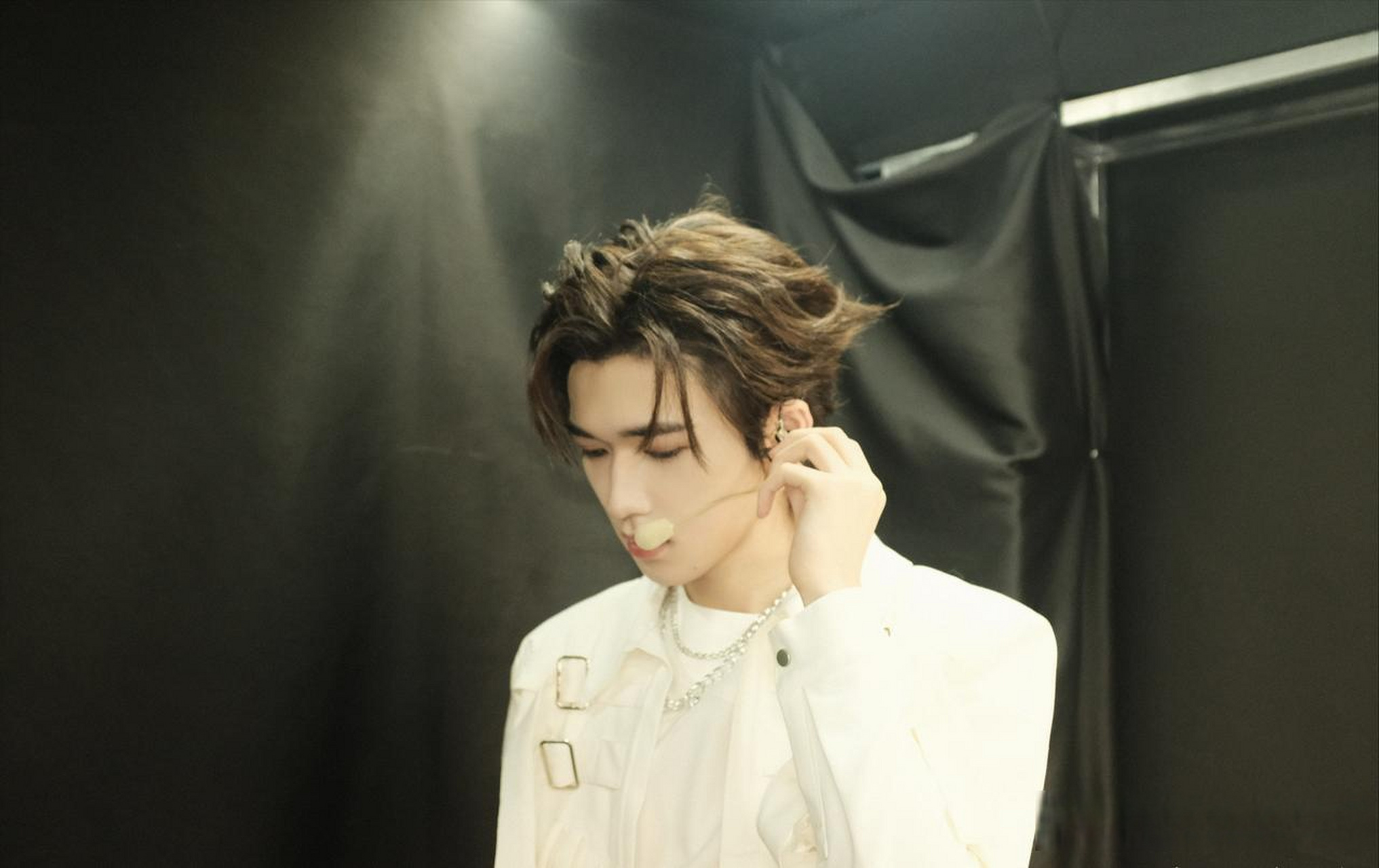 宋亚轩的这套造型真好看,小说网文的男主角既视感 宋亚轩在《王牌对