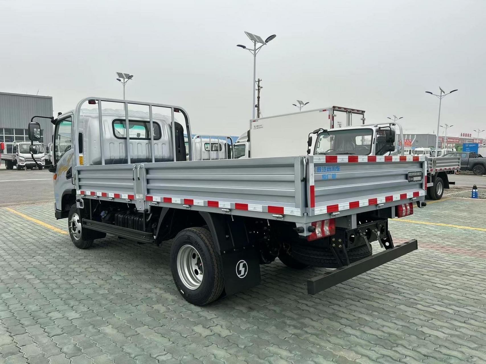 陕汽德龙g1轻卡最新到店!性价比之王!