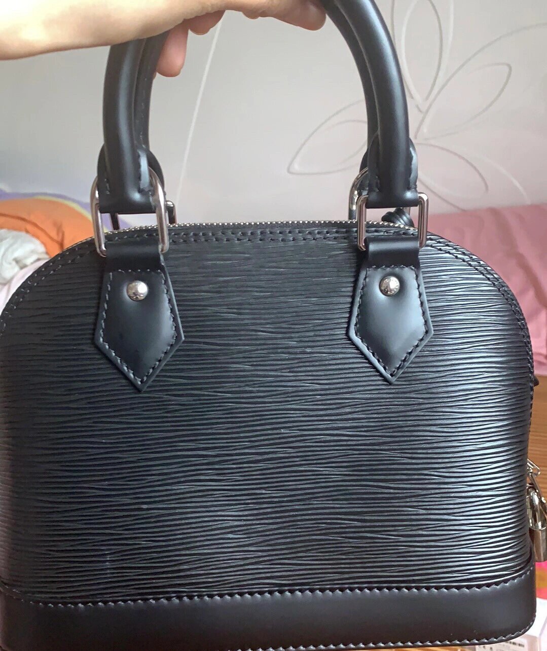 lv 水波纹贝壳包,alma bb包,9成新