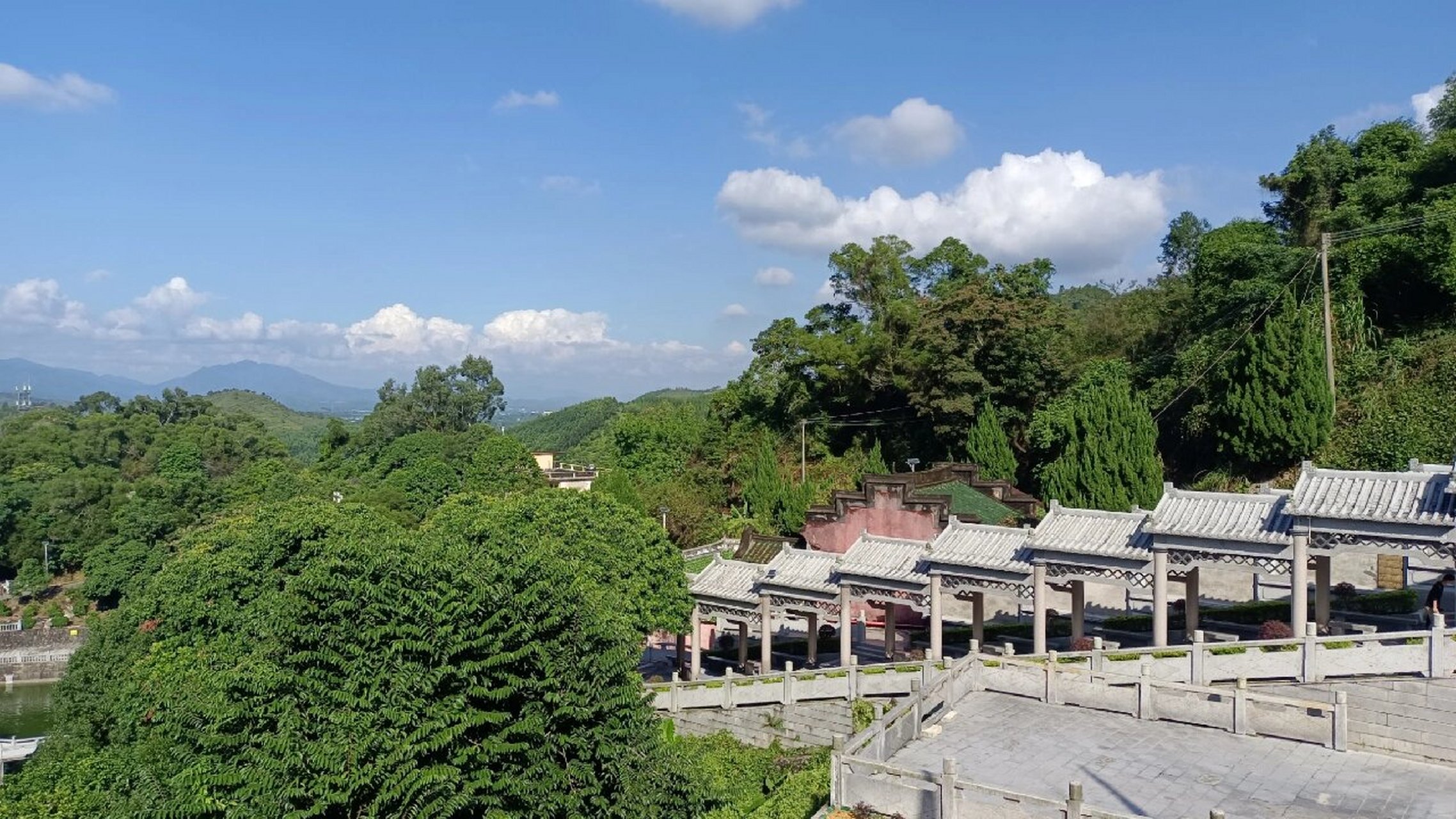 惠州九龙峰  九龙峰是现在不错的一个去处,趁现在天气没那么热,爬山看