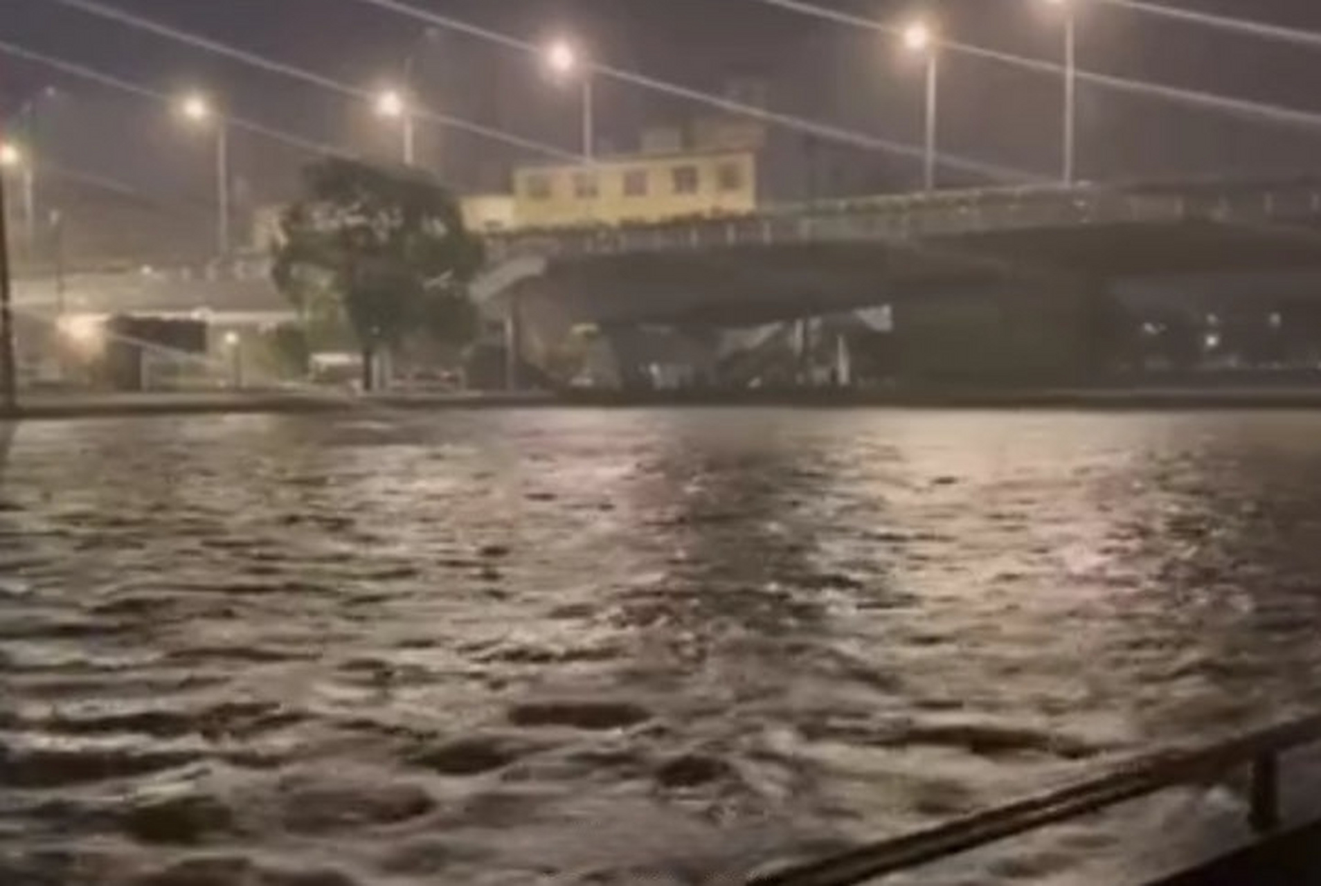 9月15日2时,姚江余姚站水位达3.65米,超警戒水位1.55米!