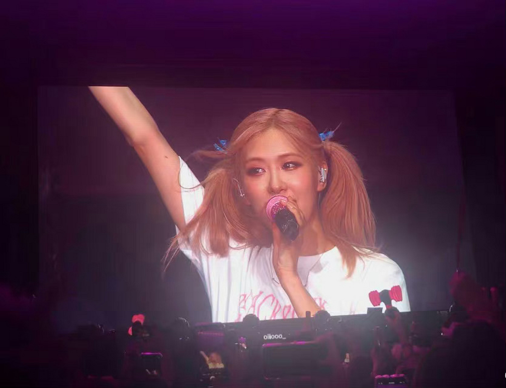 rosé朴彩英  双马尾太可爱了!