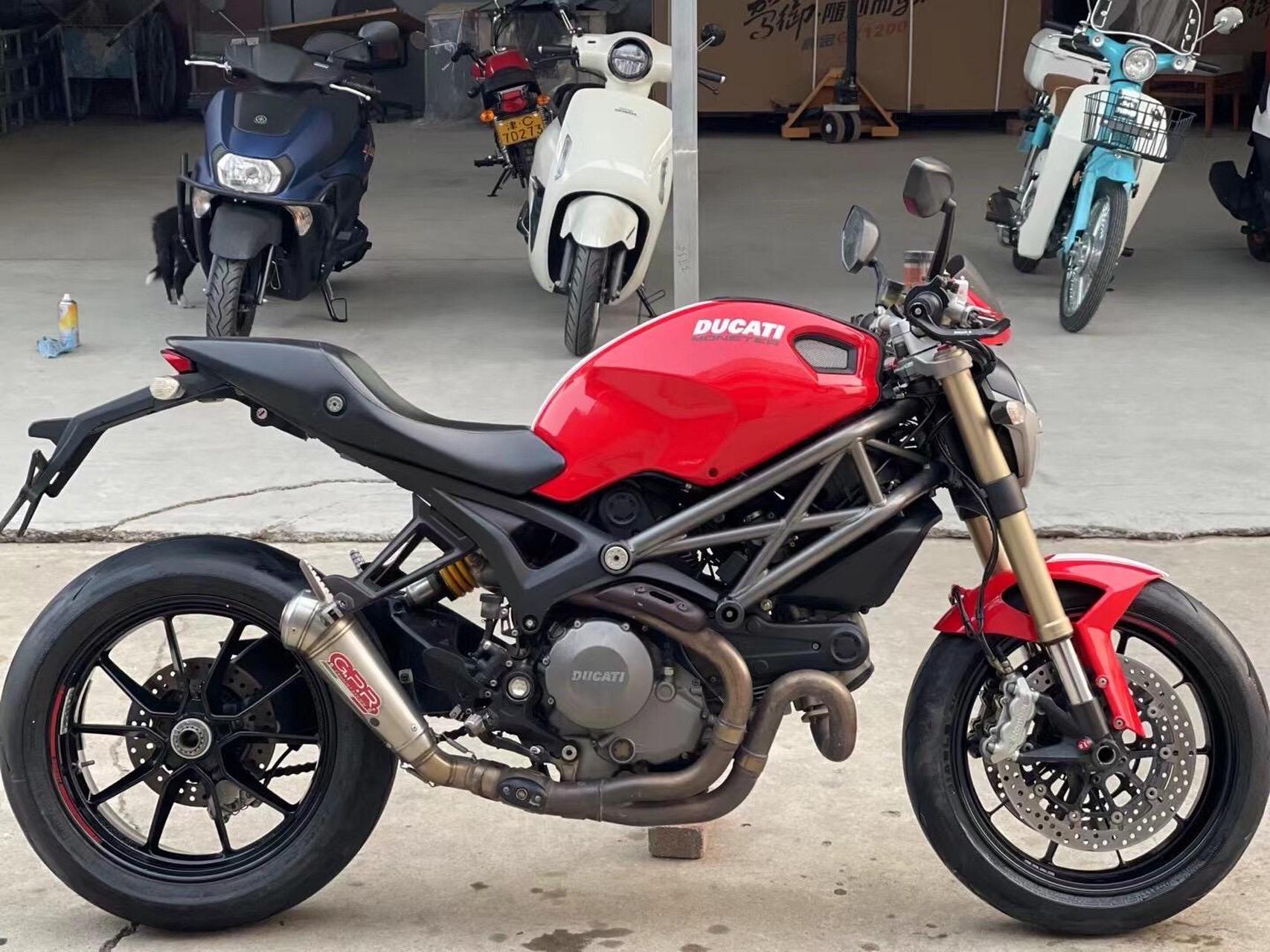 2013年杜卡迪大怪兽,1100evo,原板原灯,改装正品排气喜欢的贸易