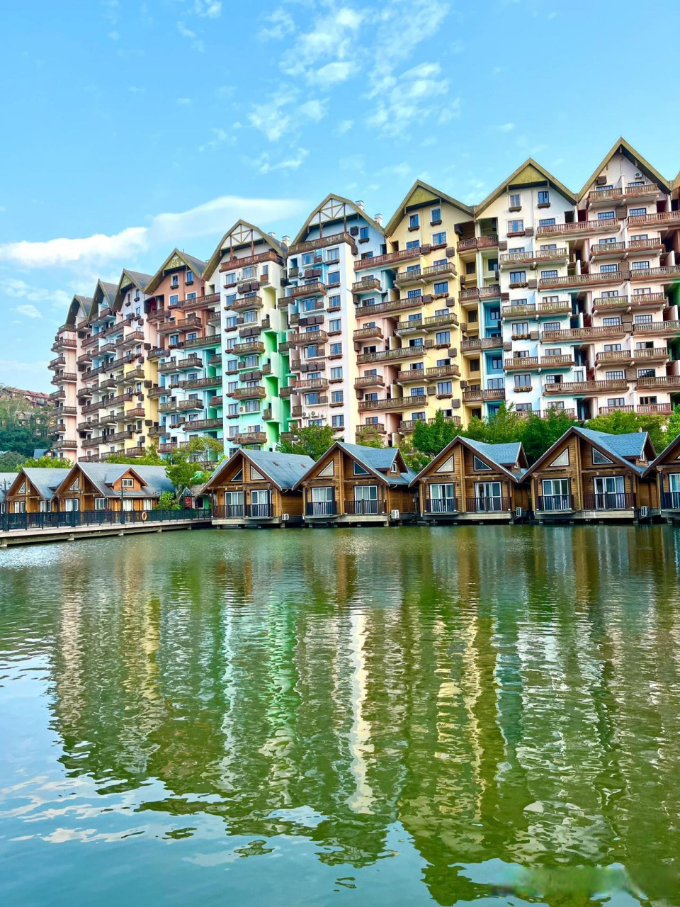 广东河源巴伐利亚庄园,山清水秀的地方,酒店里还有温泉水泡澡,很不错