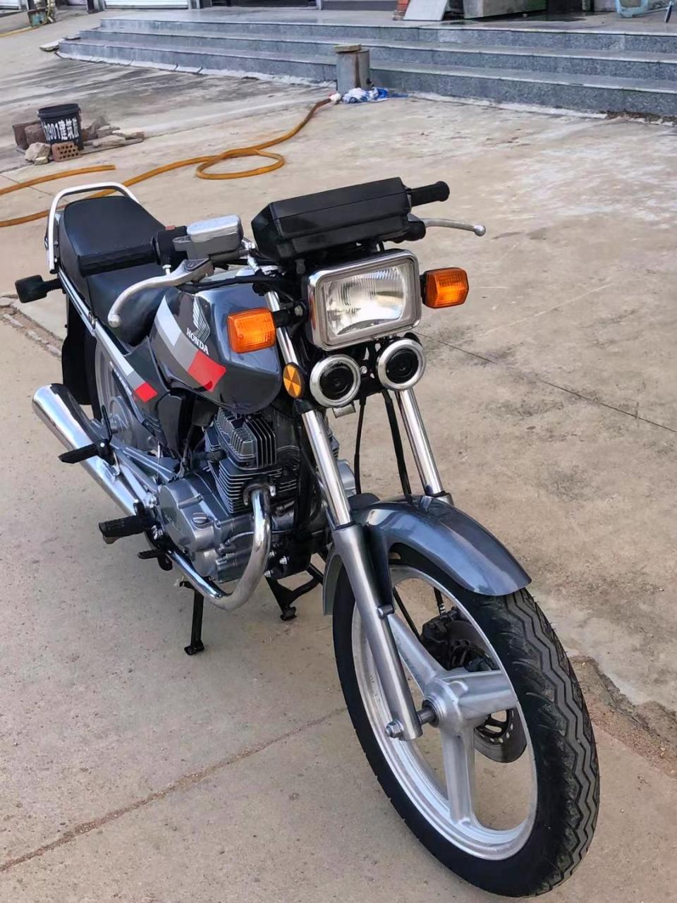 398090精品本田王(cb125-t)398090精品本田王(cb125-t)到货 整车