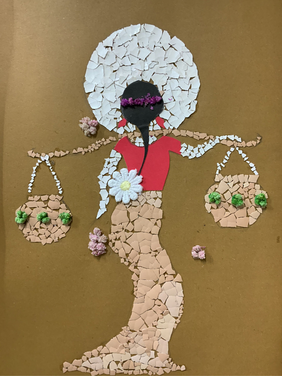 鸡蛋壳贴画|少女 这幅作品很多同学在上找图临摹过,但是每位同学最终