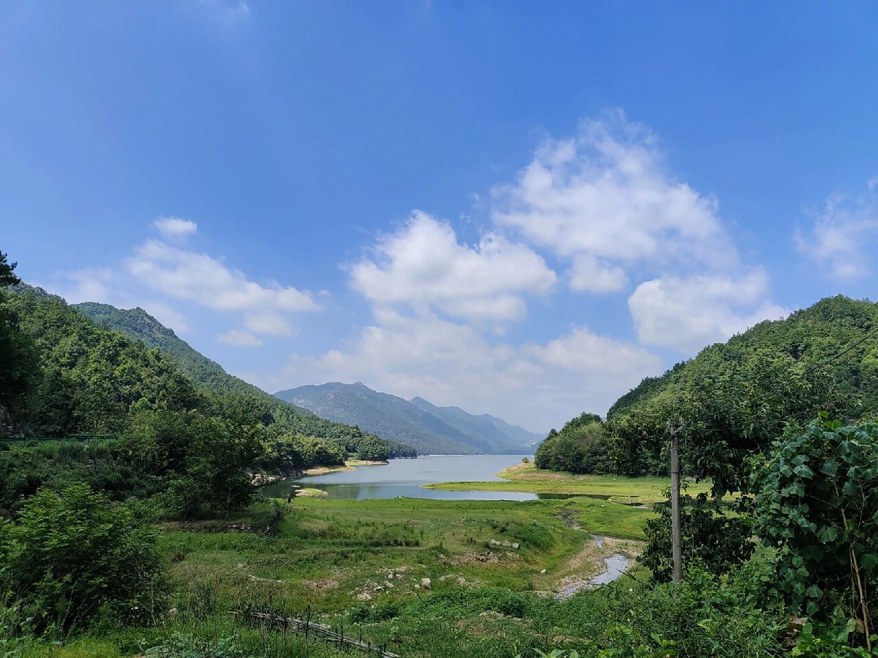 牯牛背水库 酷暑中去了趟牯牛背水库,风景还不错,还看到灵芝.