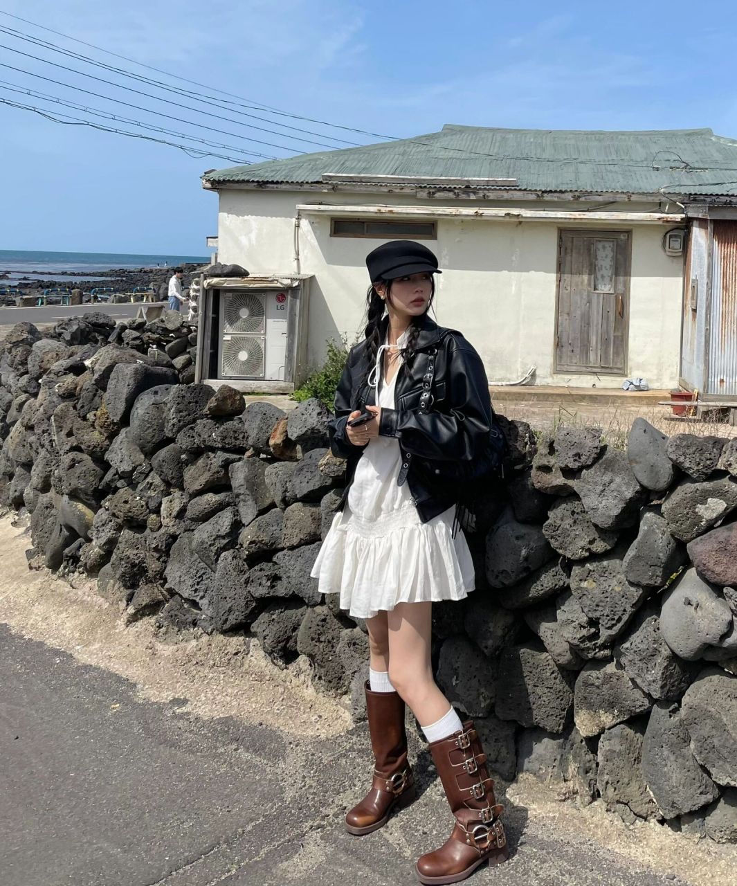 主打的就是一个随性自由 看看谁还没有皮衣配小白裙 越来越喜欢这些