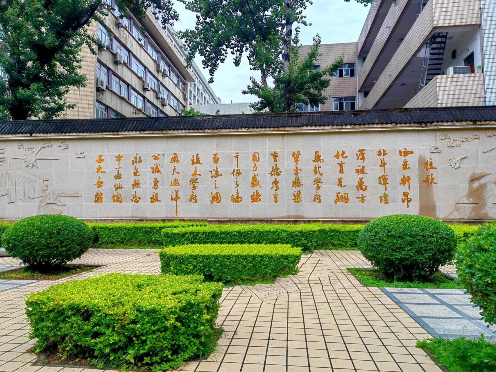 西北工业大学友谊校区 该校区南门和东门都很容易尾随进去.