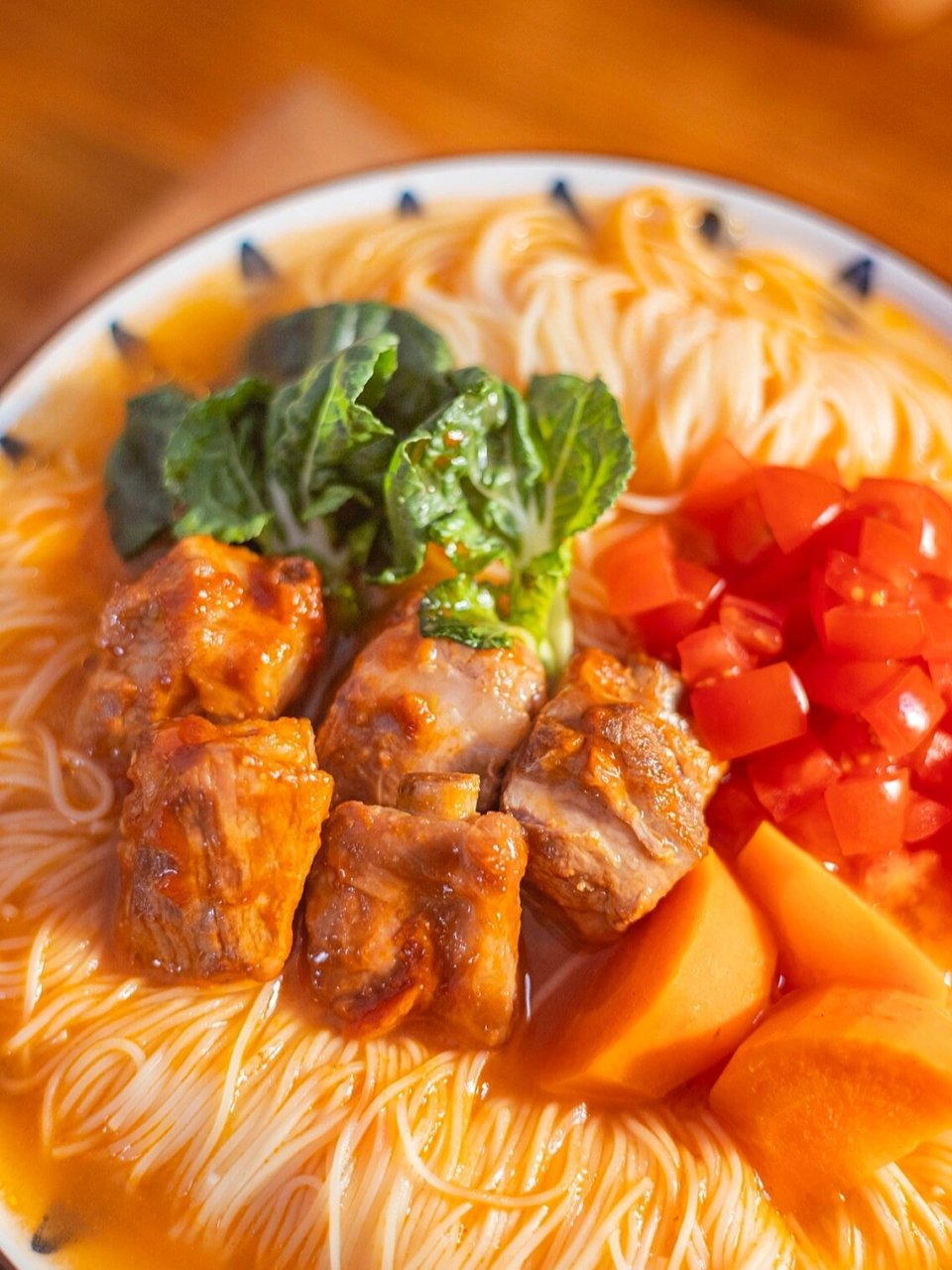 一人食 90番茄排骨面|居家自己煮面条 超级开胃的97番茄排骨面,连