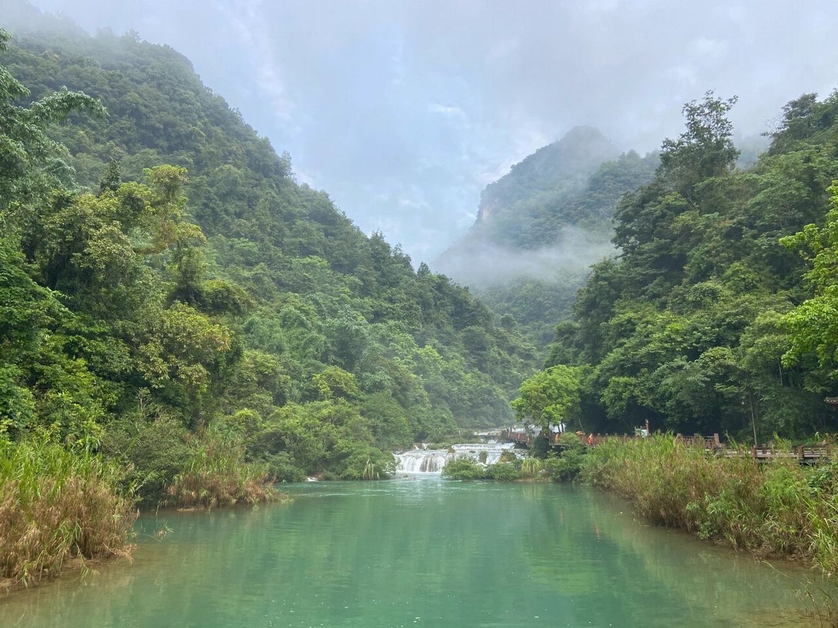 贵州荔波大小七孔 大小七孔风景区分为大七孔和小七孔.