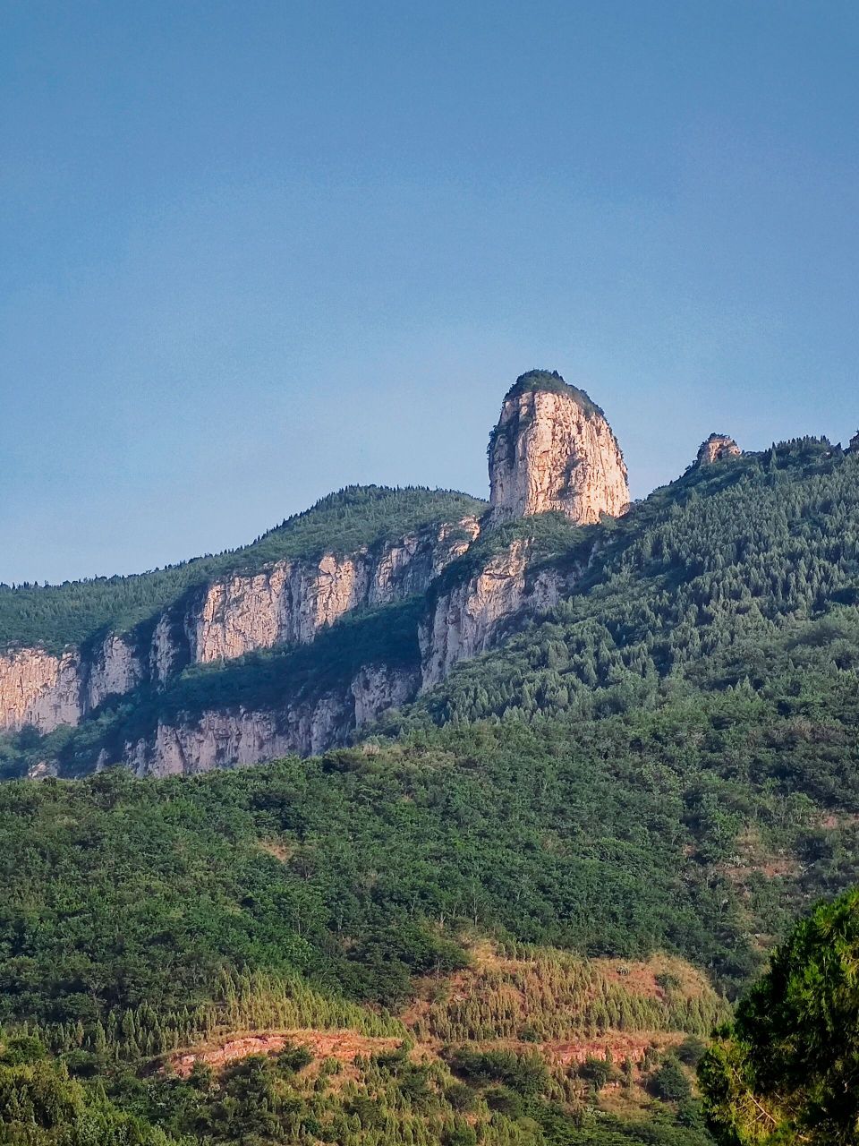 附近好玩的山区风景图片