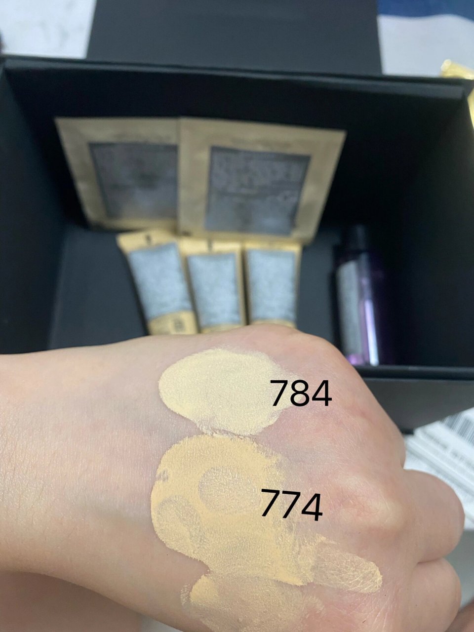 784试色 之前用的674太自然了 这次看测评买了784试试#植村秀粉底液