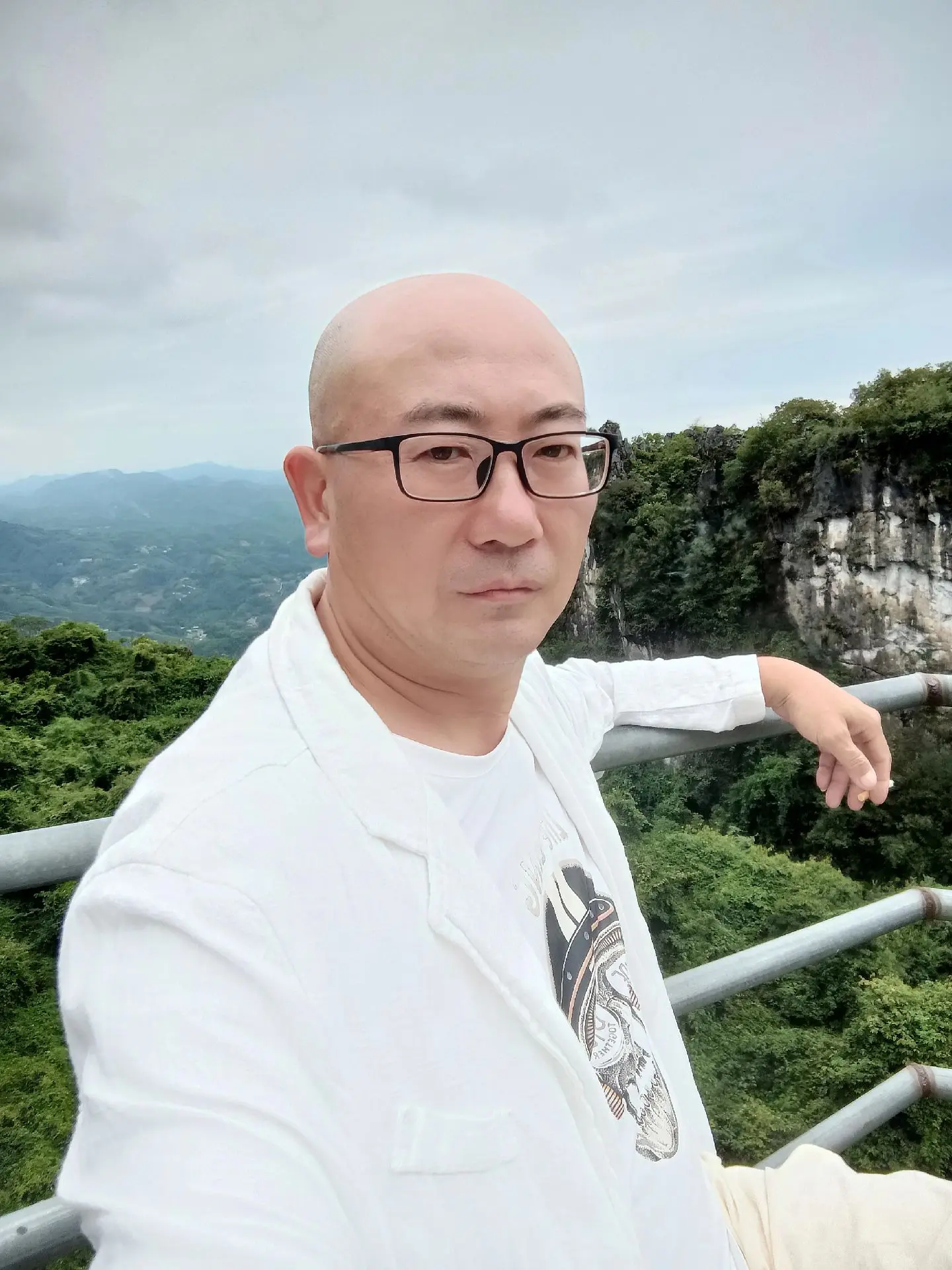 诗和远方依然在,不见往日追梦人,万峰林的山,万峰