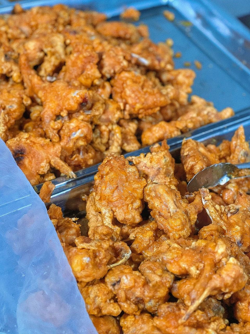 里面附近美食云集 这家店老板娘每次都收拾的很干净 99香酥鸡锁骨