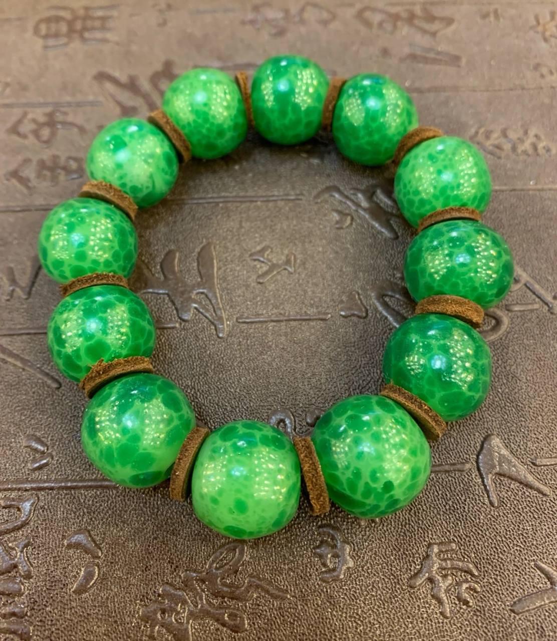 青蛙皮老琉璃 青蛙皮点翠琉璃手串 老琉璃不仅仅是一种材质,也是一种