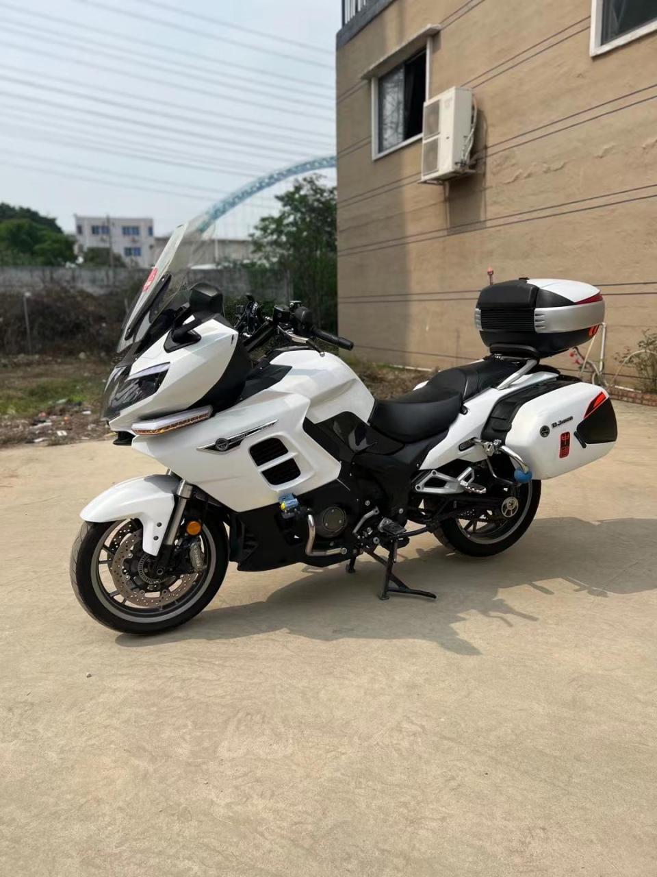22年上牌贝纳利黄巡1200gt,安全行驶12000公里,加装护杠,夏德尾箱
