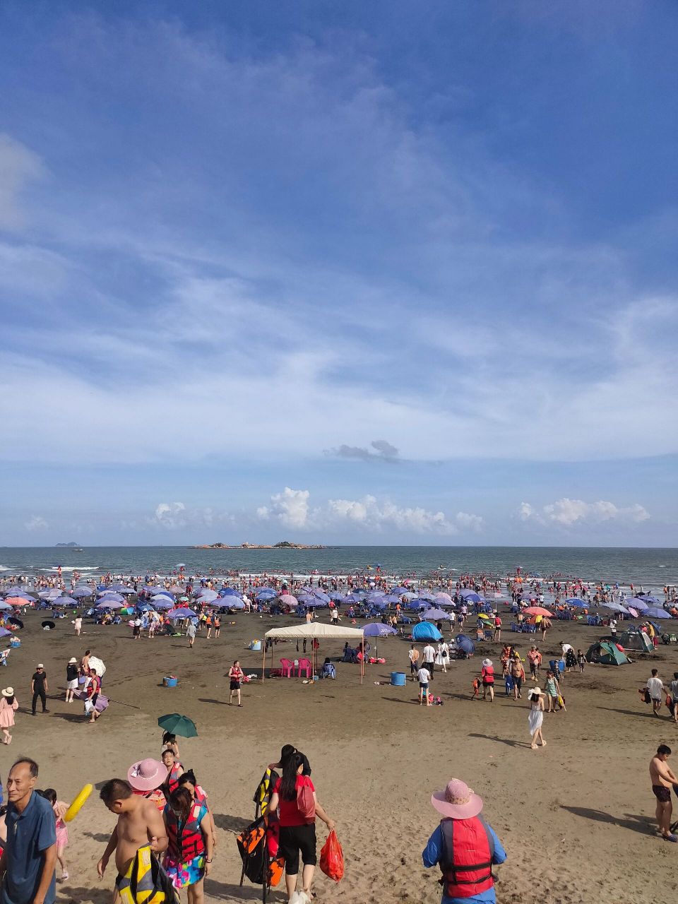 台山黑沙滩 夏天少不了的就是海滩,这次端午假期去了台山黑沙滩.