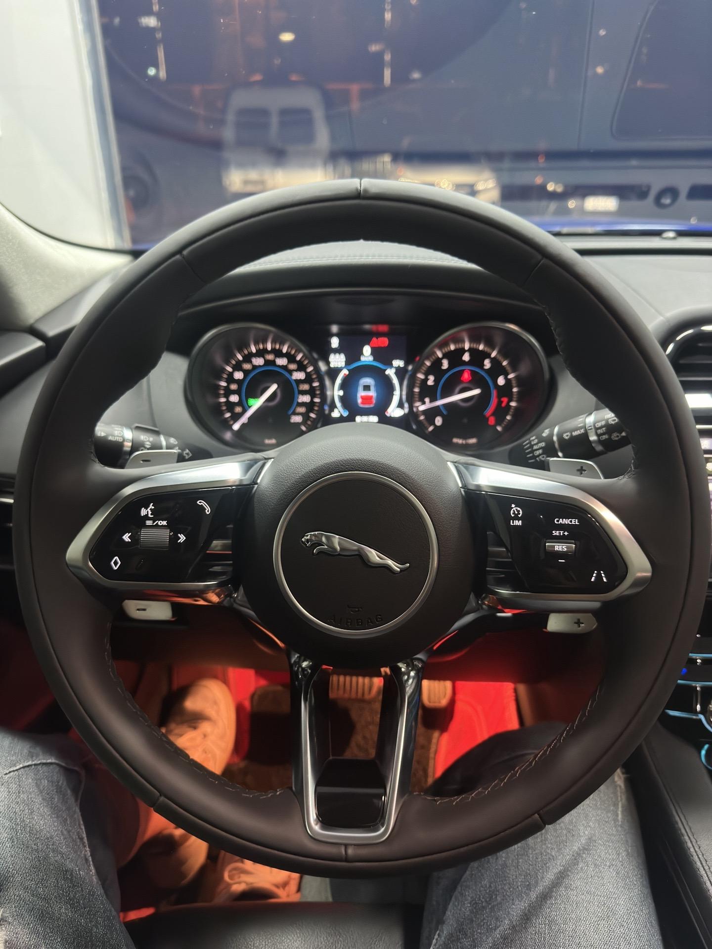 19捷豹f- pace 改新款方向盘 功能完美 换个盘子换个心情