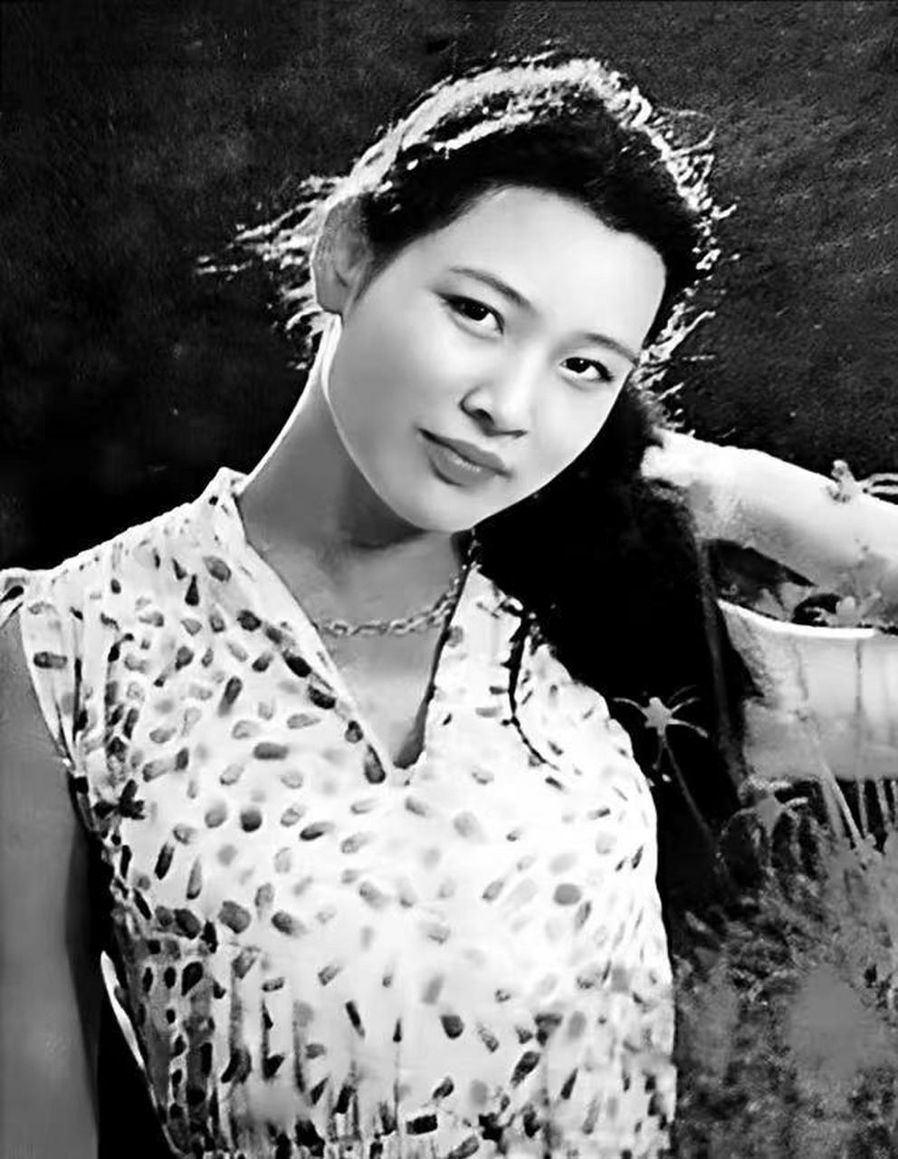 【今日美女】这是一组上个世纪80年代的女子照片.