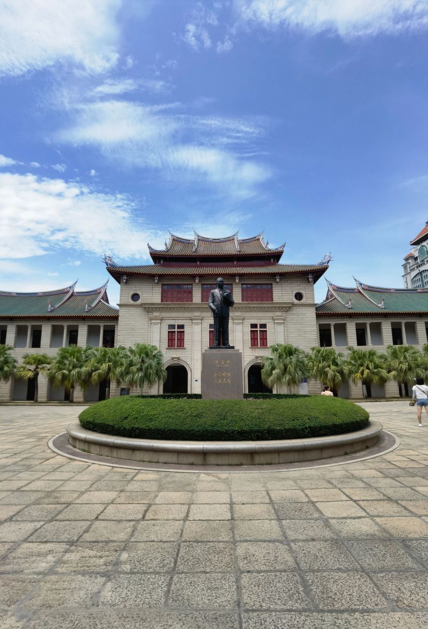 厦门大学最美校园 炙热的太阳也阻挡不了欣赏厦大的脚步 厦门大学很美
