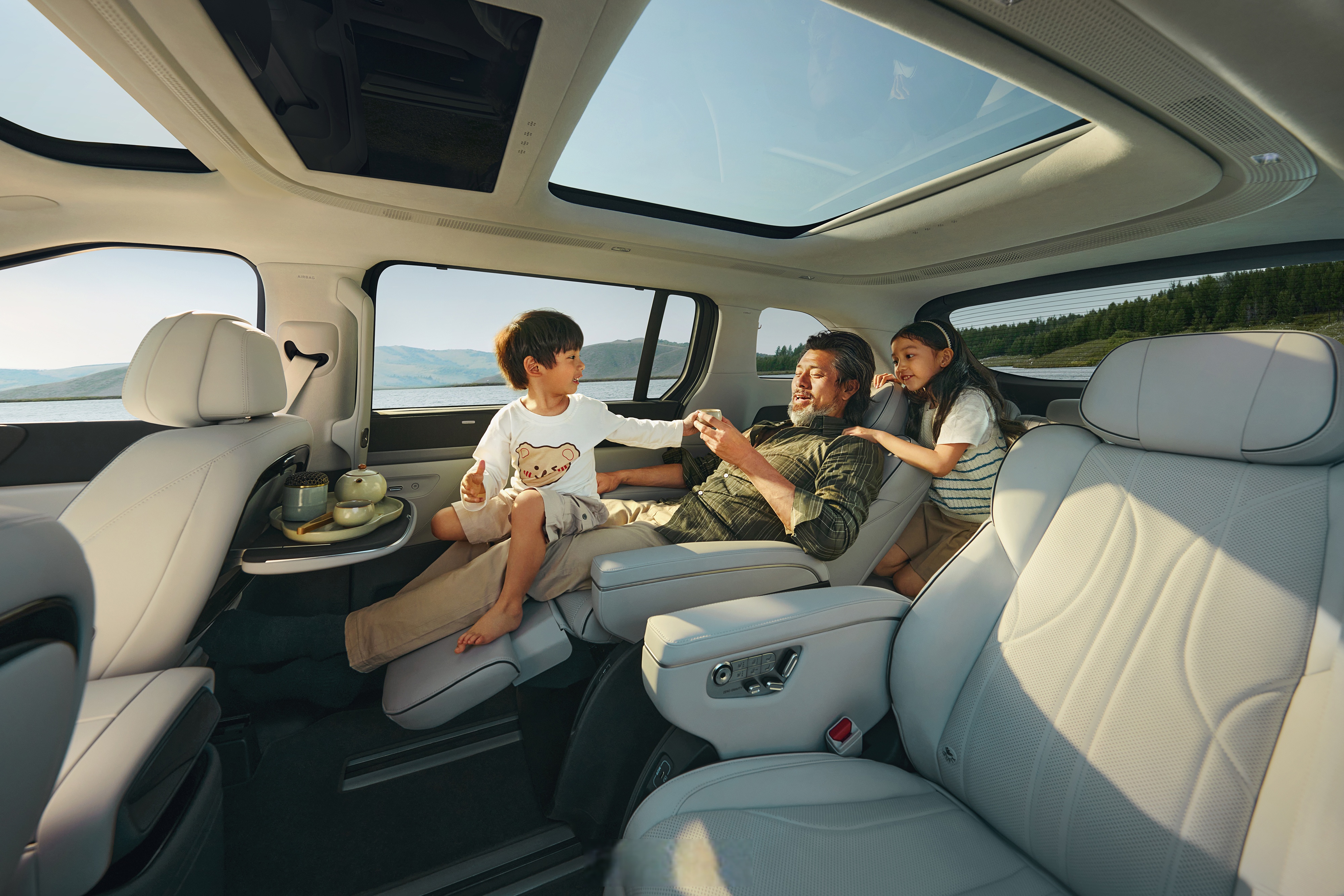 2025款小鹏x9新升级过道版零重力太空沙发!