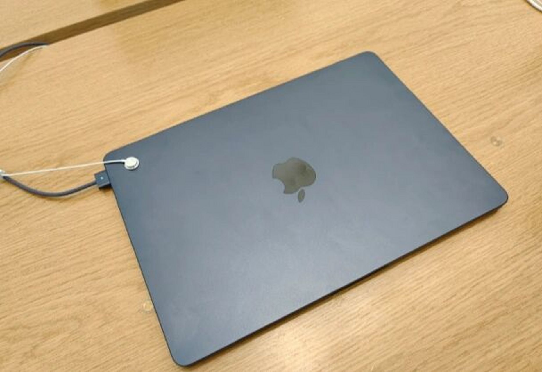 苹果的产品也是设计来设计去的来回用,新款的m2 macbook 的充电又用回