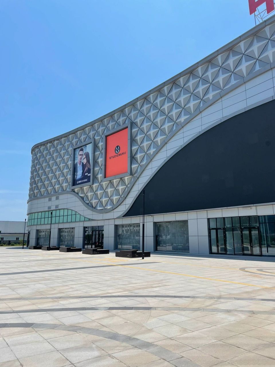 杜桥眼镜城 听朋友说除了国内很早就有的老眼镜批发市场,还有一个新