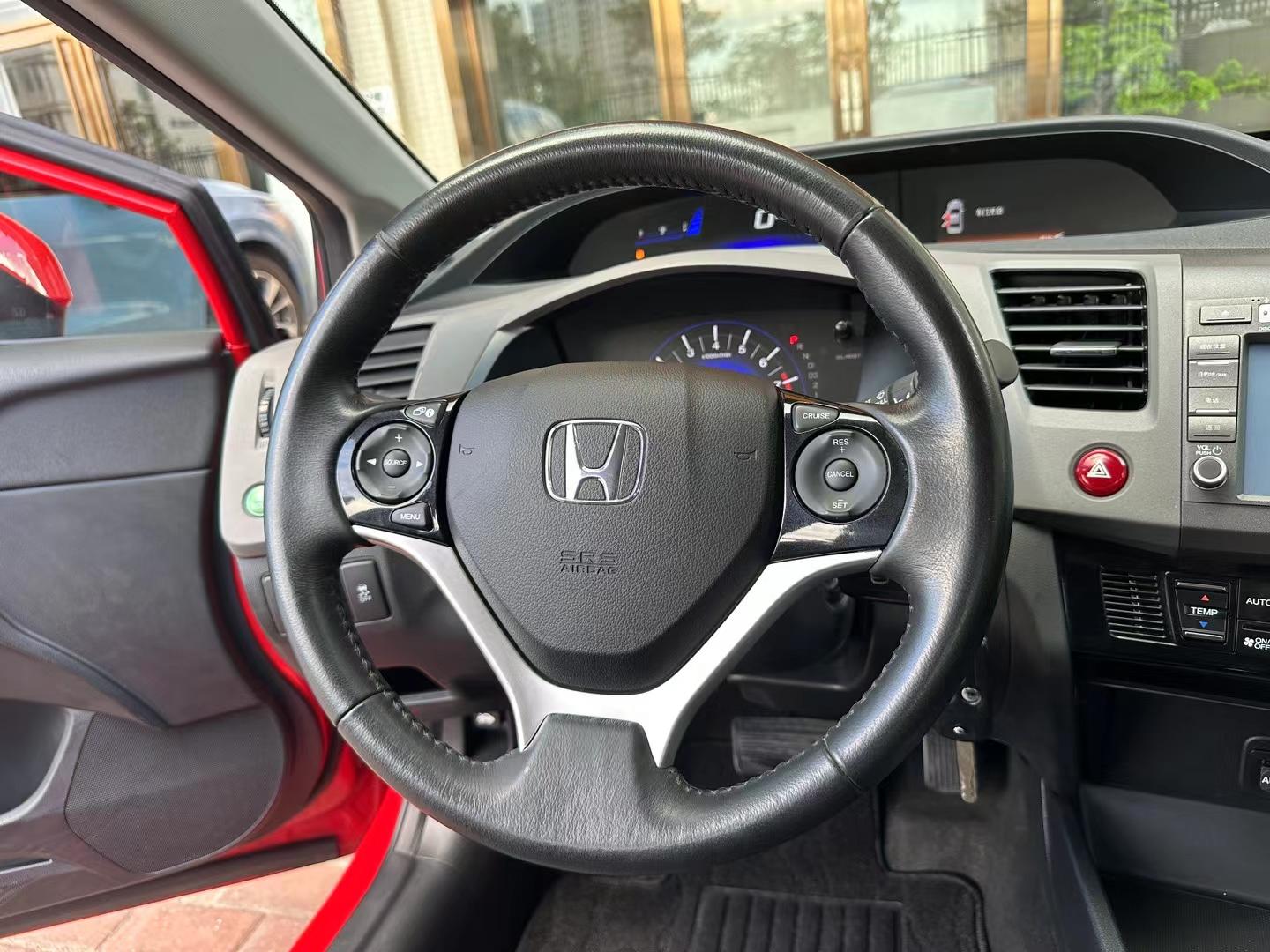 出售人间极品一手车2013款本田思域1