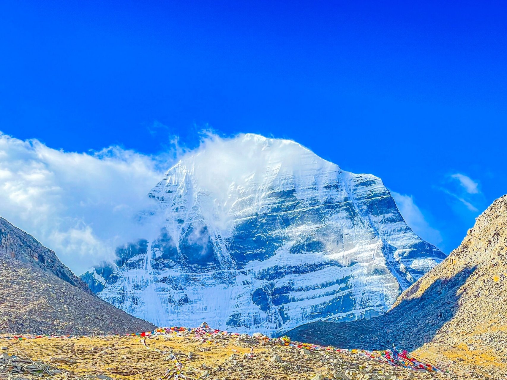 冈仁波齐 刷到冈然波齐震撼的俯视图,女娲娘娘俯身小息的画面,在感叹