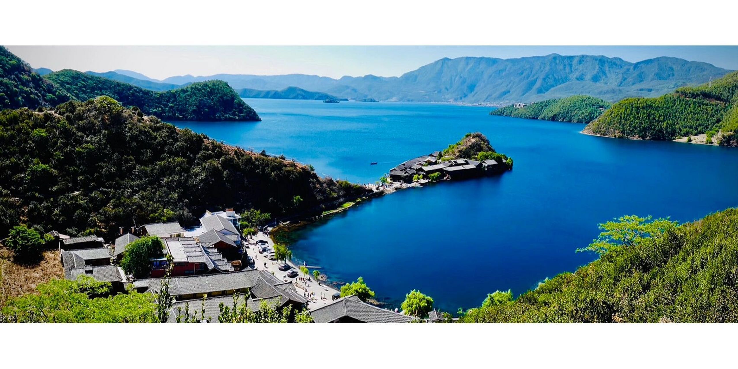 县与云南省宁蒗县交界处,为川滇共辖,湖东为盐源县泸沽湖镇(原左所区)