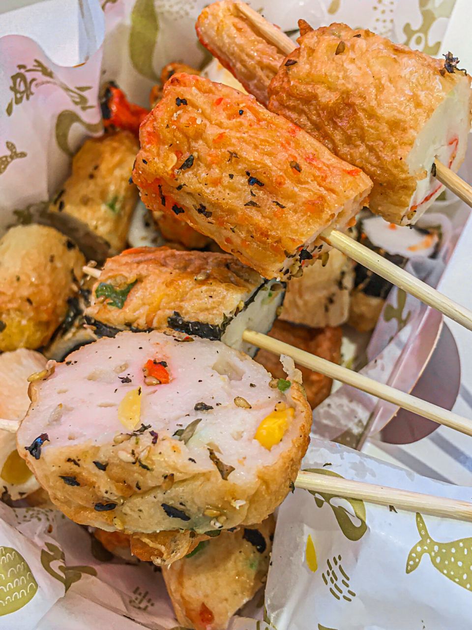 90终于!广州也有炸鱼糕啦!刚刚炸出来热乎乎的鱼糕是最好吃的!完全