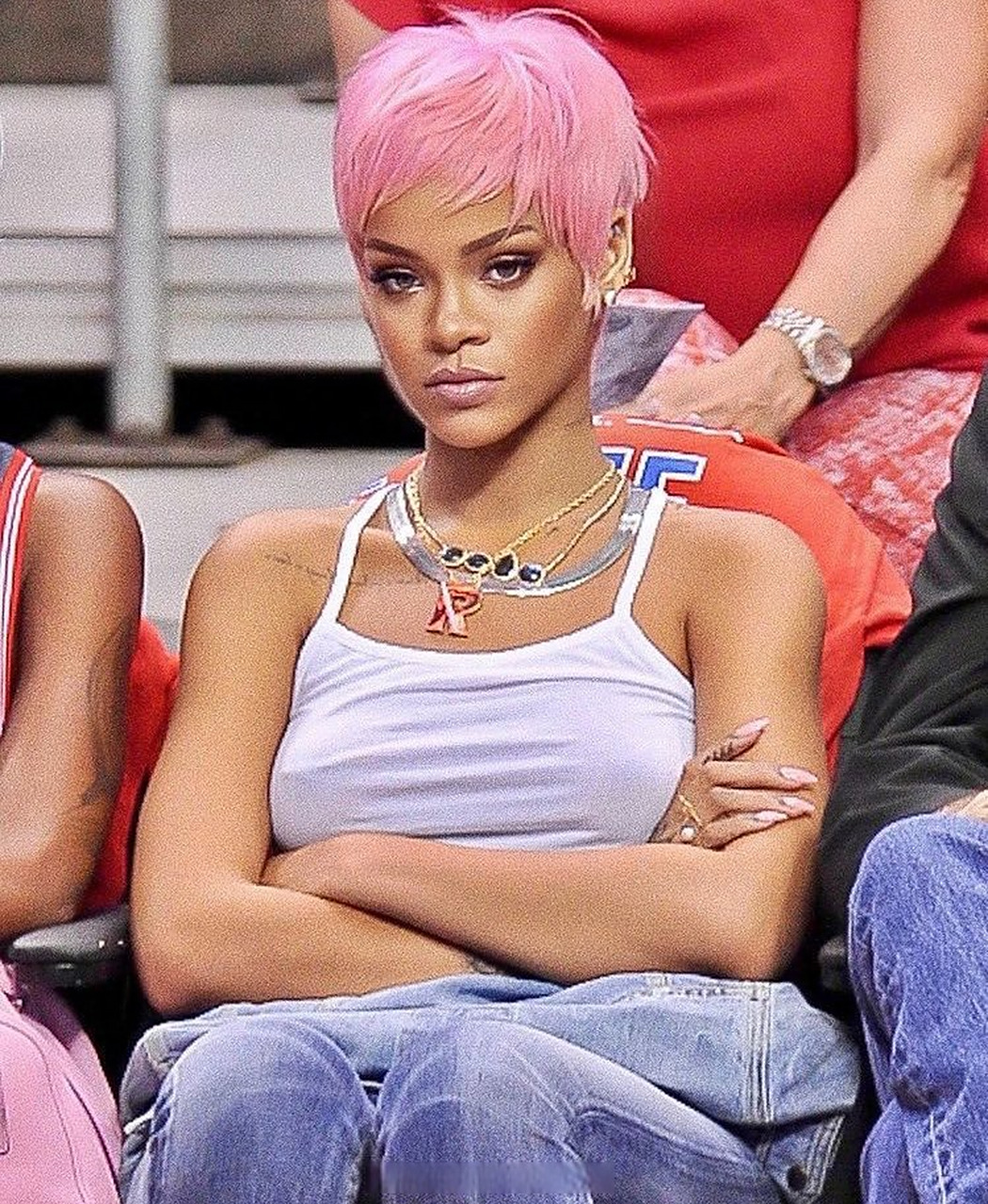 粉色短发蕾哈娜rihanna 2014