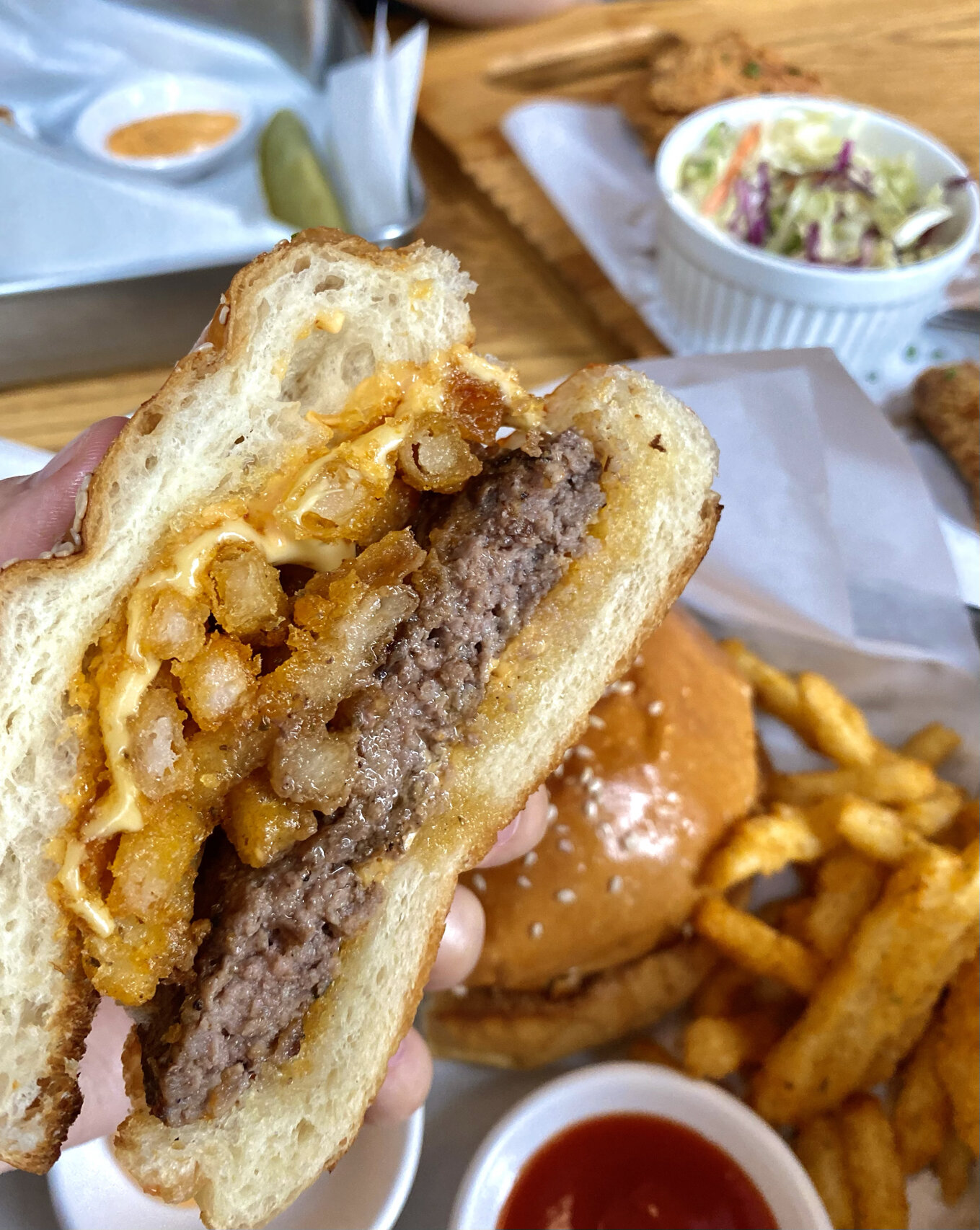 京城汉堡之最 |悠航鲜啤 【薯条汉堡】9999999999 这款汉堡