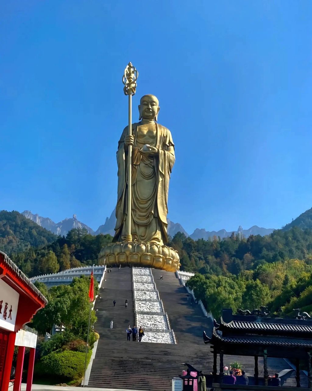 九华山旅游攻略 身宝殿 九华山位于安徽省池州市青阳县,素有"东南第一