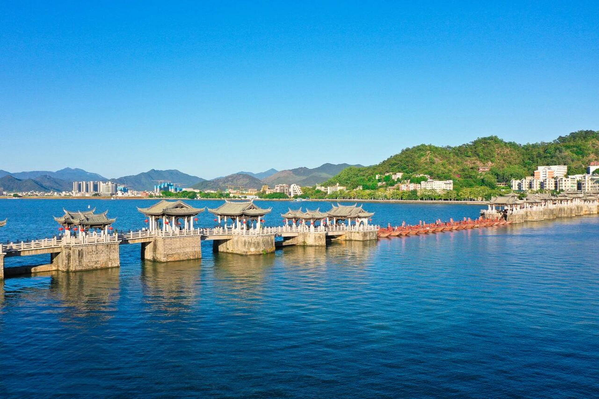 潮州旅游必打卡景点:广济桥 来潮州的第一站一定是广济桥,又称湘子桥