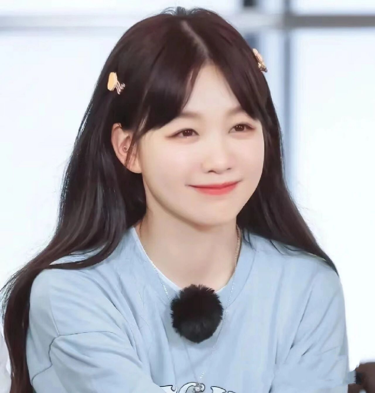 学校不让留刘海怎么办 我们学校只让女生留不过眉毛的刘海,我的是八字