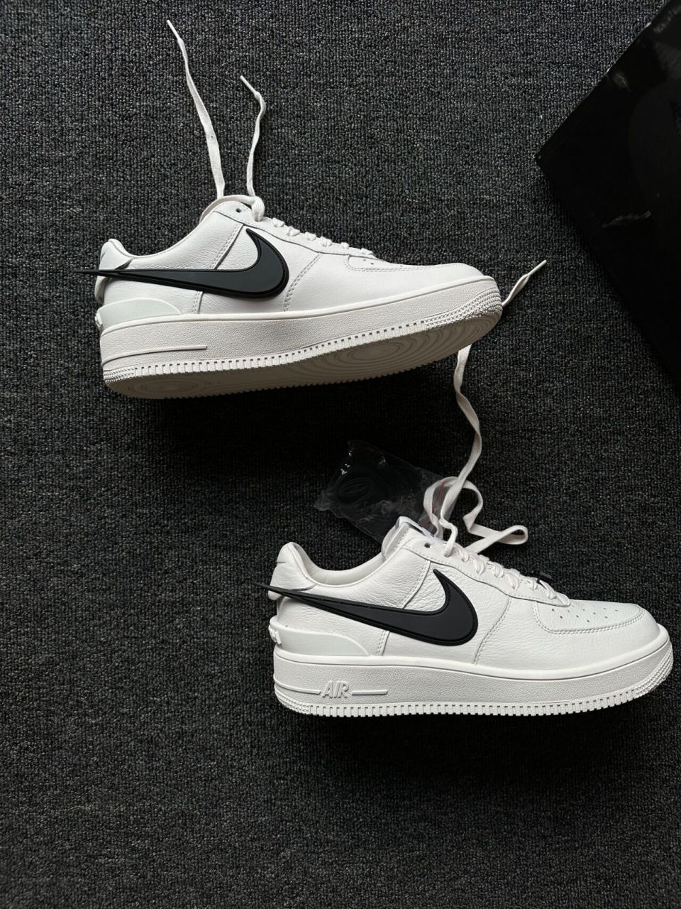 ambush x nike air force 1 low 货号:dv3464-002 超大swoosh,这大勾