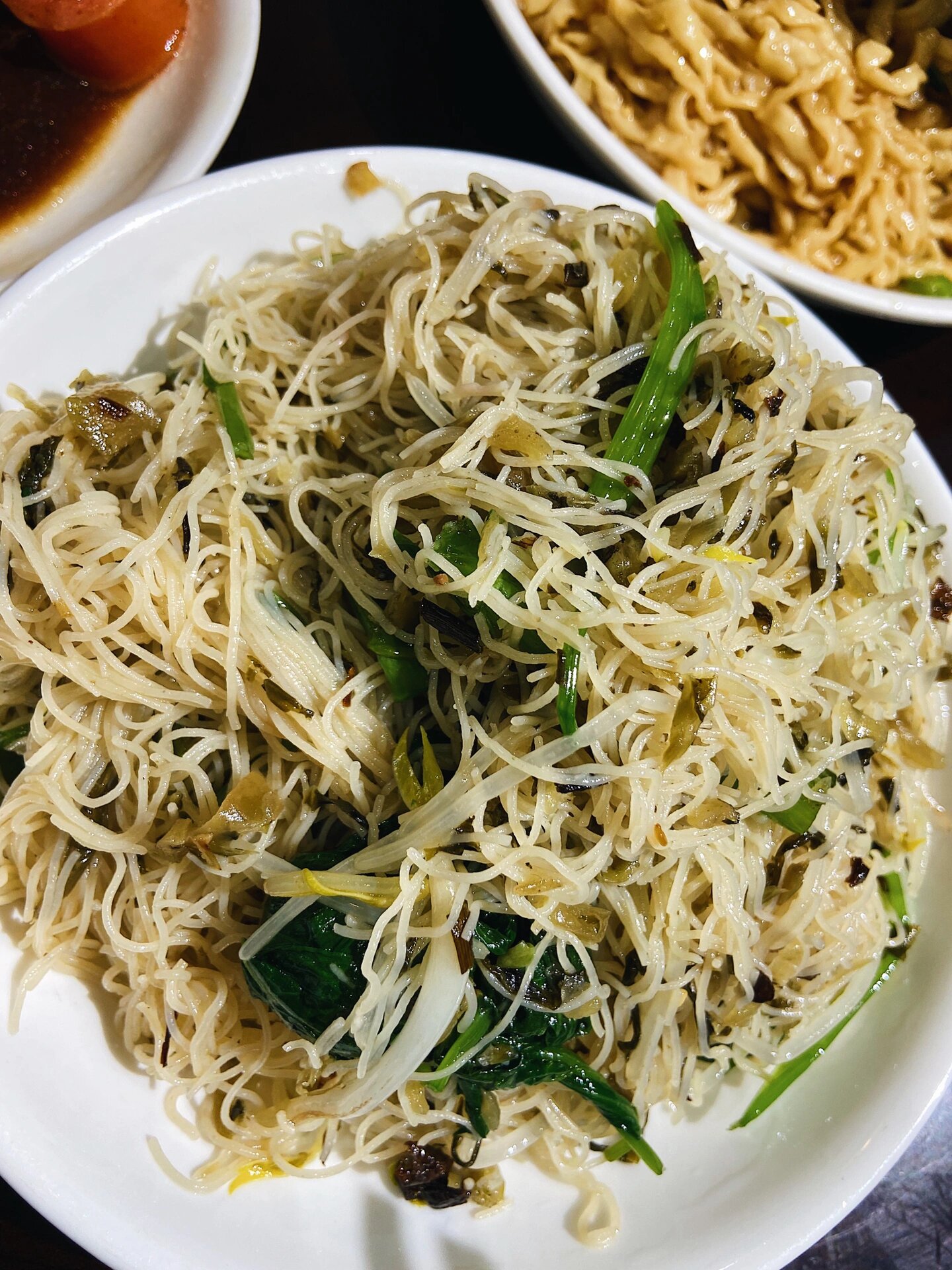 宁德福安拌米粉 先点了拌面 失望了 再点了米粉 味道可以 难得在宁德